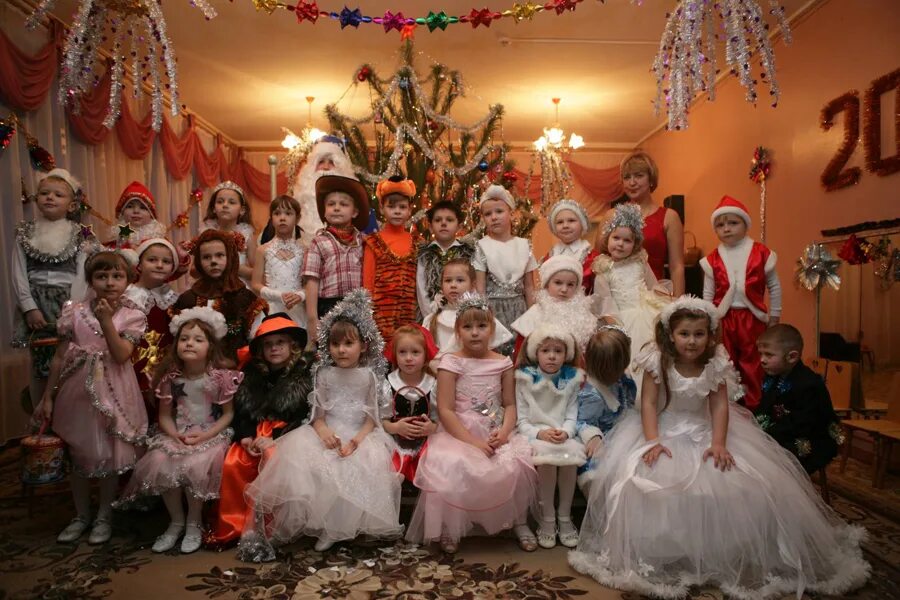 утренник в садике. детский утренник в чехии. новогодний утренник в садике. утренник в садике. утренник в детском саду новый год.