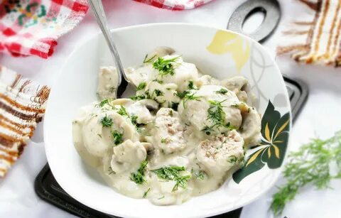 Пельмени в сливочном соусе