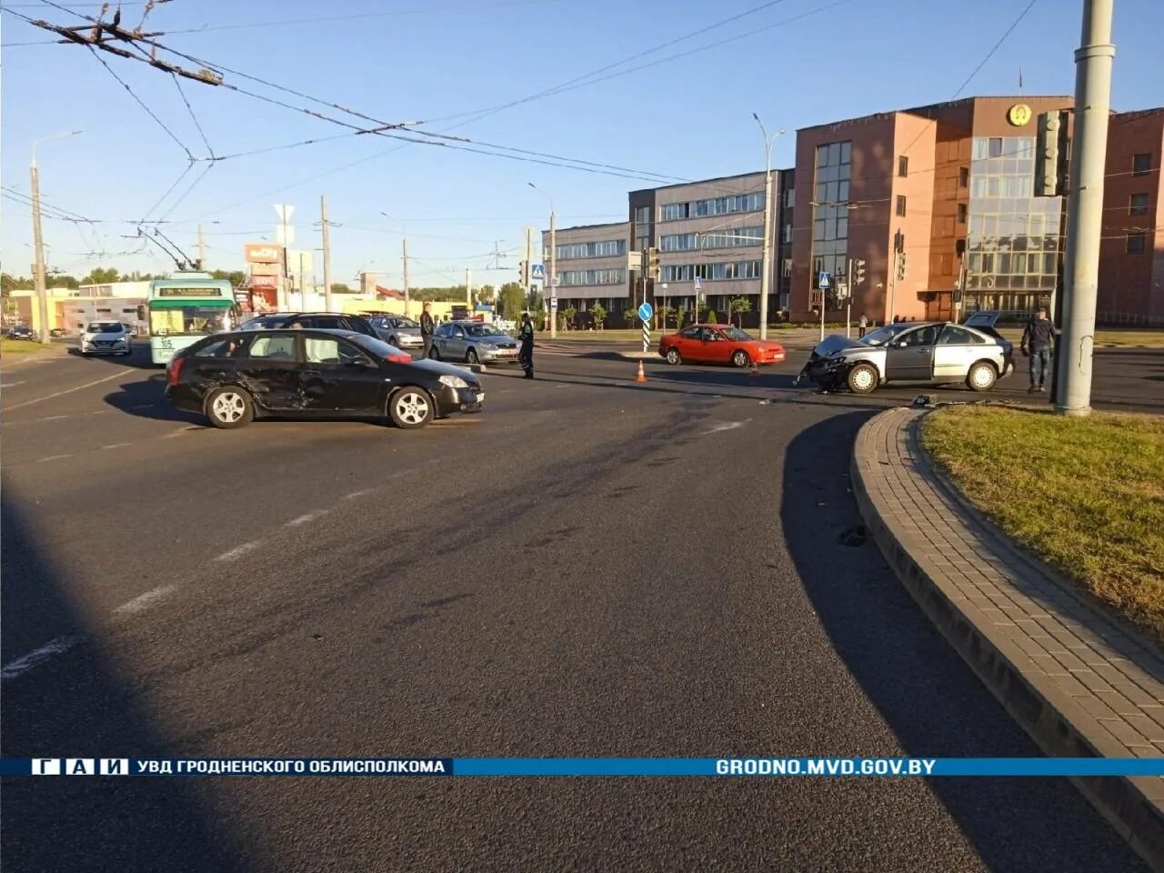 S13 гродно сегодня. Кольцо на сельме авария. брикеля 25 гродно. гродно,брикеля 9 цветы. проезд на красный дтп.