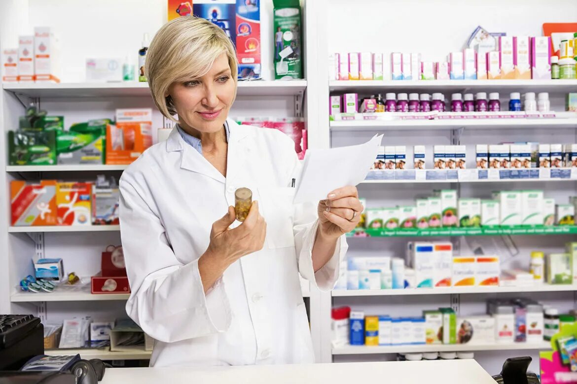 Фармацевт провизор. Фармацевты имена. Фармацевт. Медицинские и фармацевтические работники. Фармацевты имена.