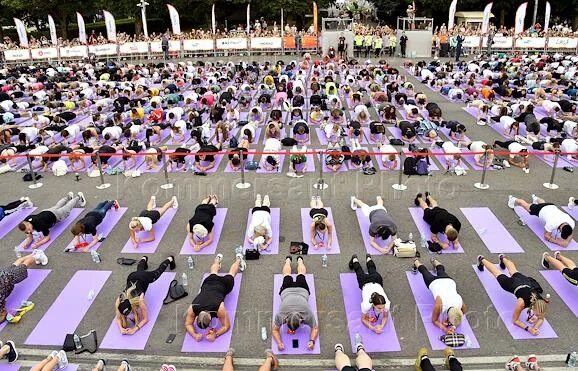 Фоторепортаж faces&laces. Георгин парк рекорд фото. Gap 1969 вывеска. Record parks. Record parks.