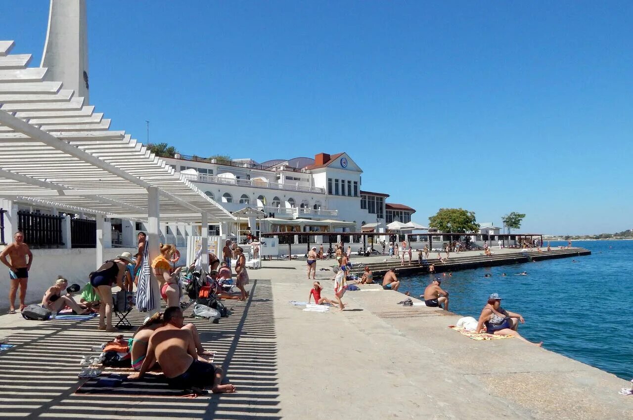 Отель мыс хрустальный севастополь. Севастополь отель хрустальный пляж. Хрустали севастополь. Хрустали севастополь. Пляж хрустальный севастополь.