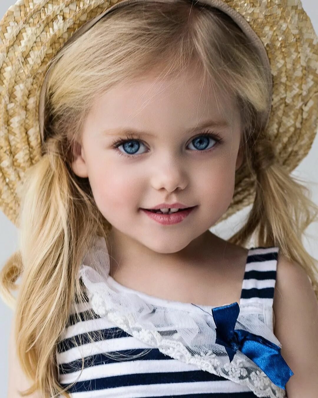 Красивые маленькие девчонки. Красивые детки. Маленькая девочка с зелеными глазами. Рыжие девочки маленькие. Маленькая симпатичная.