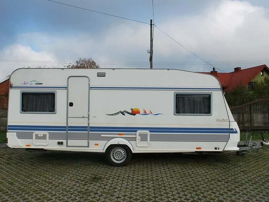 Прицеп дача hobby. Hobby de luxe 360 1986. Караван hobby excellent. Hobby прицеп автодом 1989. Прицеп-дача hobby prestige маркиза.
