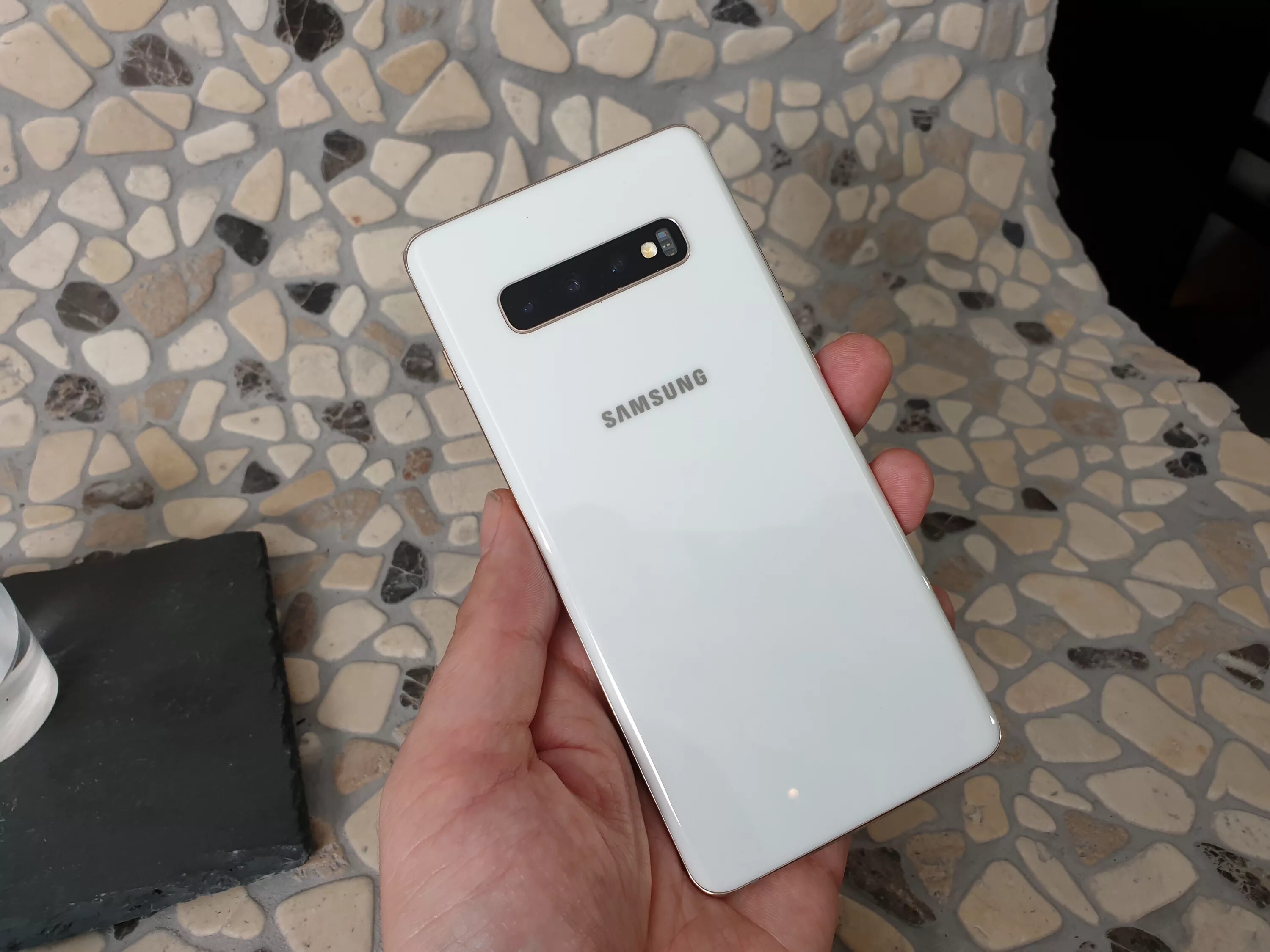 Samsung galaxy купить на авито. Samsung s10 белый. Samsung Galaxy s10 белый. Samsung s10 Plus белый. Samsung Galaxy s10 Plus перламутр.