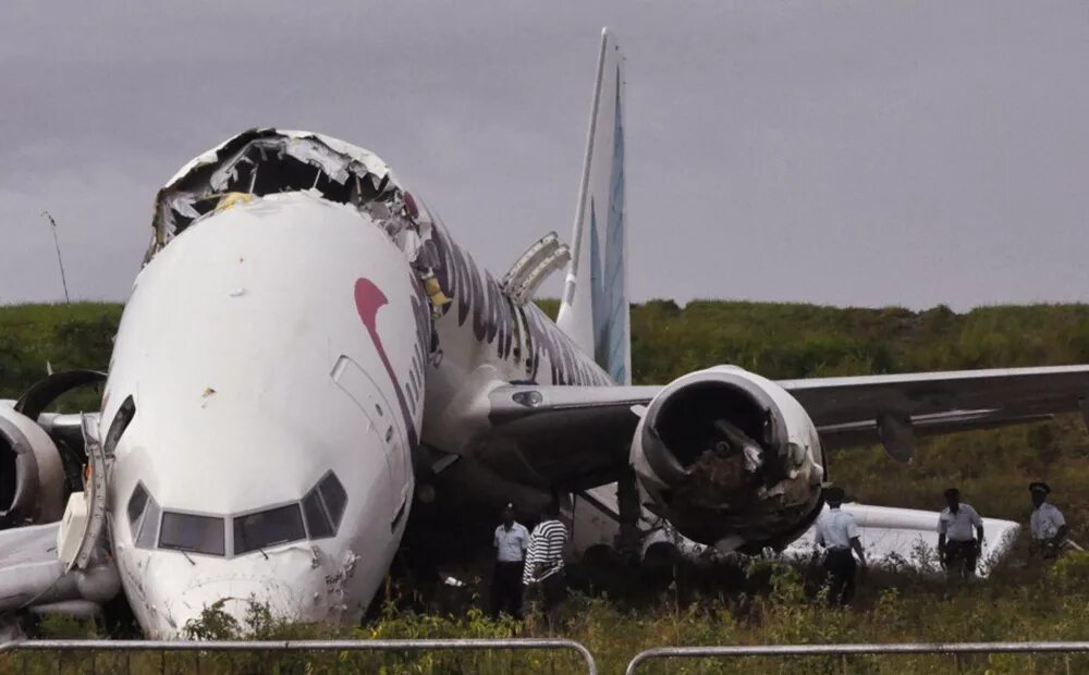 Авиакатастрофа посадка. Боинг 747 авиакатастрофа. Боинг 737 авиакатастрофа.