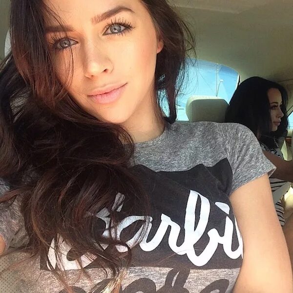 шатенка селфи. селфи девушки. селфи девушек. селфи девушек. селфи девушек.