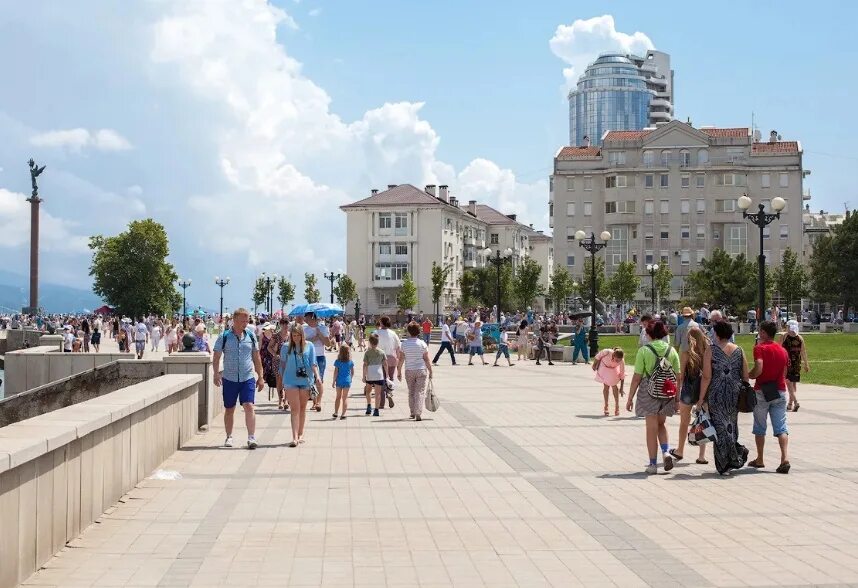 Набережная Новороссийск 2000 года. Новороссийск / Novorossiysk города Краснодарский краю. Новороссийск население. Население города Новороссийска.