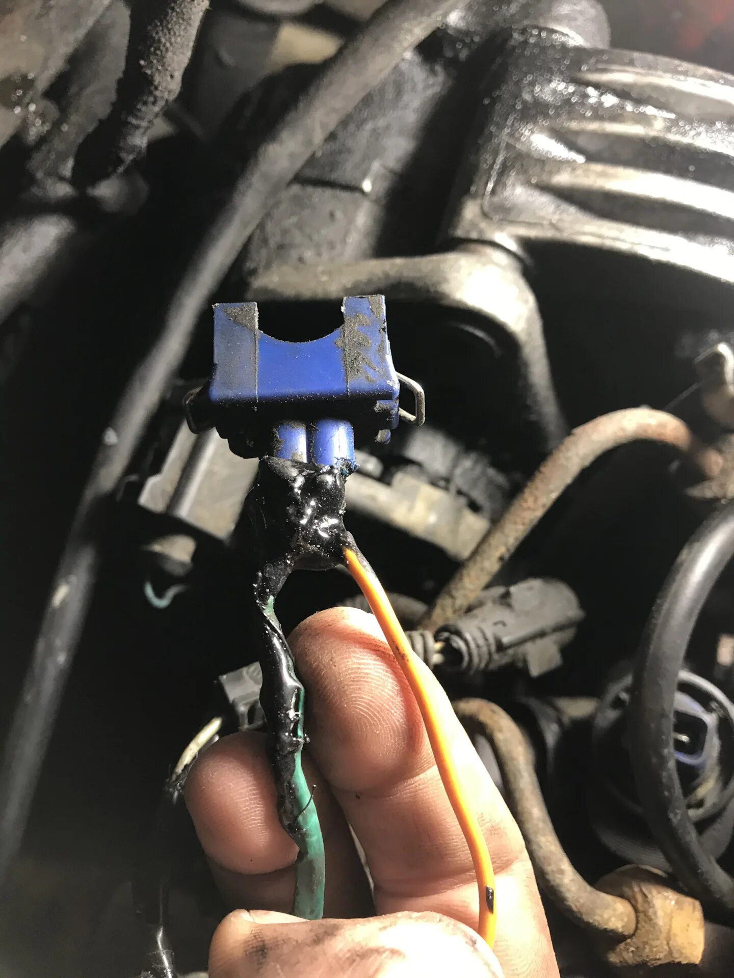 Датчик заднего хода сааб 9-5. 4 фишка датчик. 2. Сааб разъем датчик температуры воздуха. 4 фишка датчик.