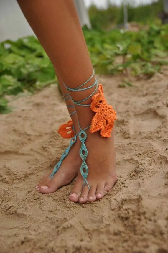 Feet sandals. Босоножки для пляжа. Босые сандалии. Босоногие босоножки. Летние пляжные босоножки.