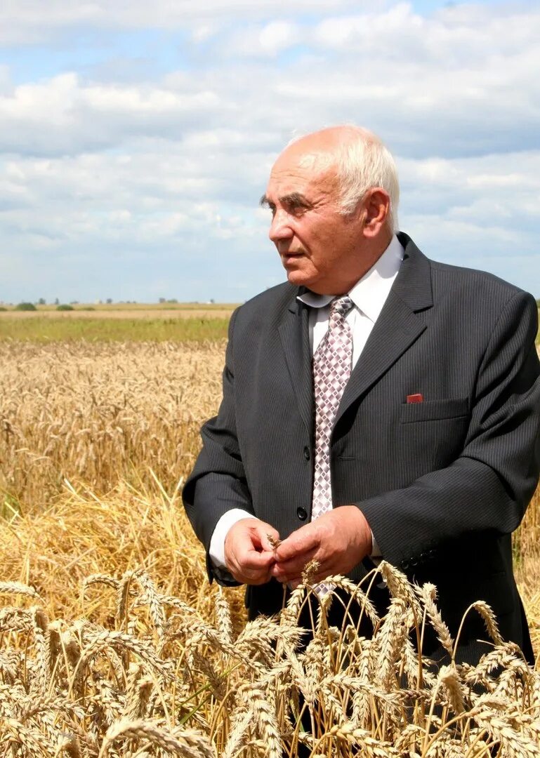 Председатель сельхоза. Начальник управления сельского хозяйства аксайского района. Гриев фермер. Пьянов сергей викторович ст григорополисская. Александр конашенков.