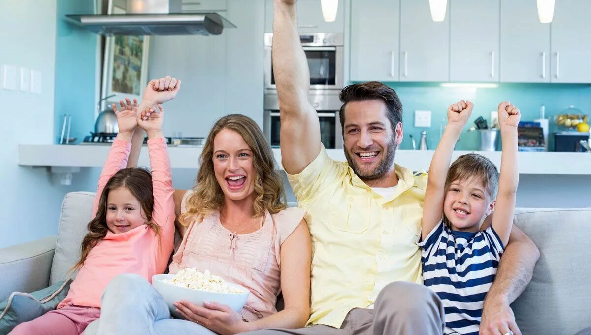 Обычная семья. The best family. Лето семья путешествует. Здоровая семья. Улыбка семья.
