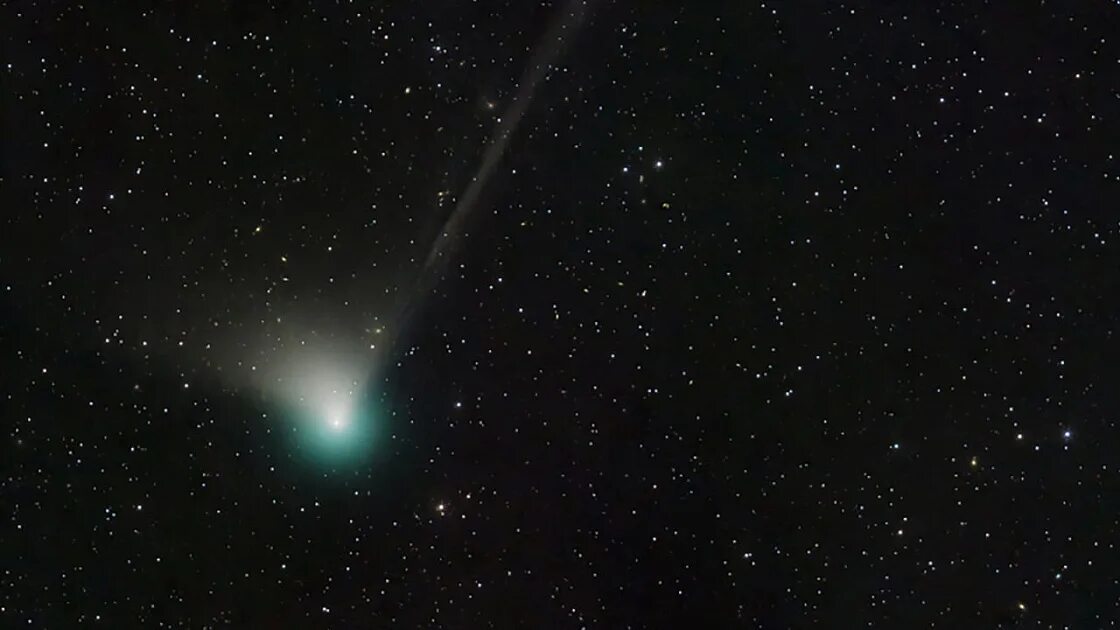 Комета галлея. C/2023 p1. Комета 2020 июль. Комета с зеленым хвостом. Зеленая комета 2023.