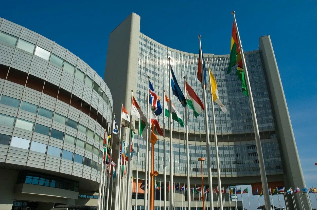 Город штаб оон. Вена Международный центр МАГАТЭ. ООН В Вене. Офис ООН В Вене. Штаб квартира ЮНИДО В Вене.
