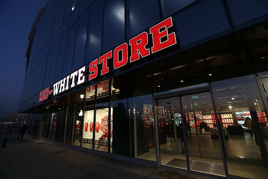 Магазин блэк рэд вайт. Ред вайт стор магазин. Red and white магазин. Red white store открытие арена. Ред вайт стор.