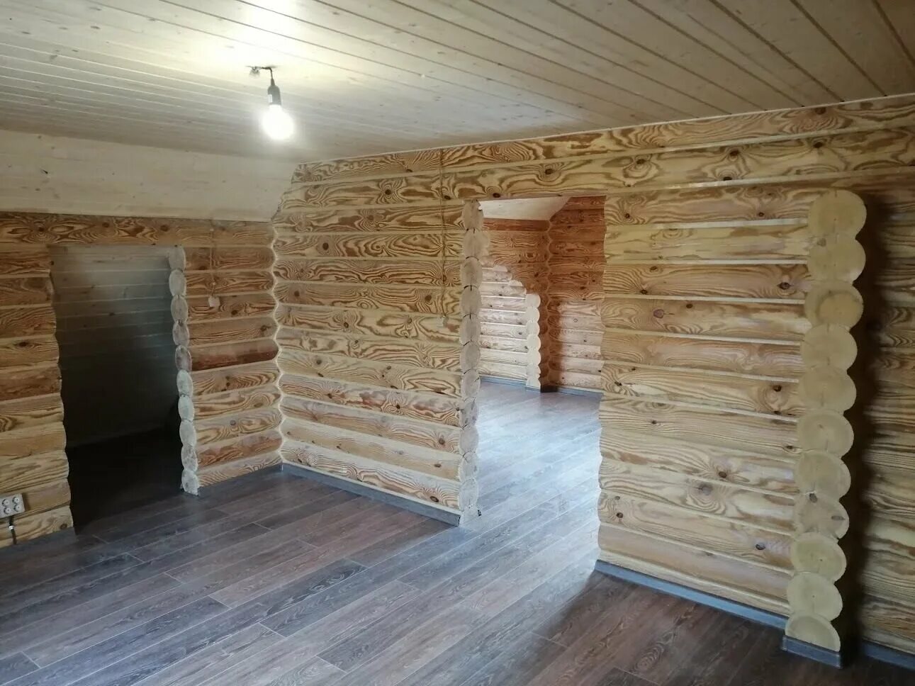 срубы домов внутренняя отделка. интерьер веранды из оцилиндрованного бревна. срубы отделка фото. отделка сруба изнутри. внутренняя отделка сруба.