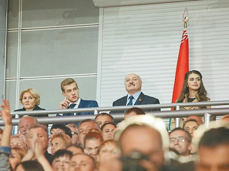 А лукашенко сейчас. Коля лукашенко.