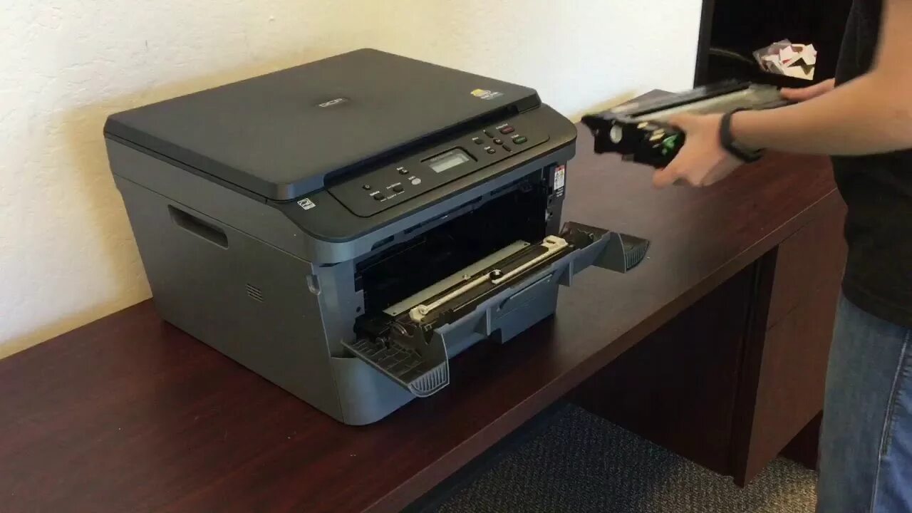 Ошибка принтера бротхер. Brother l2520dw. dcp-l2520dw принтер. dcp 2550 бразер драм. порт принтера 2550 brother.