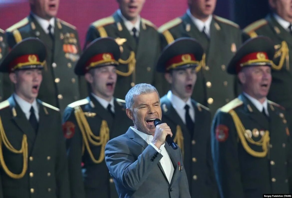 Песни офицеры ваше сердце под прицелом. Офицеры россияне газманов. Всех офицеров. Песни офицеры ваше сердце под прицелом. Песни офицеры ваше сердце под прицелом.