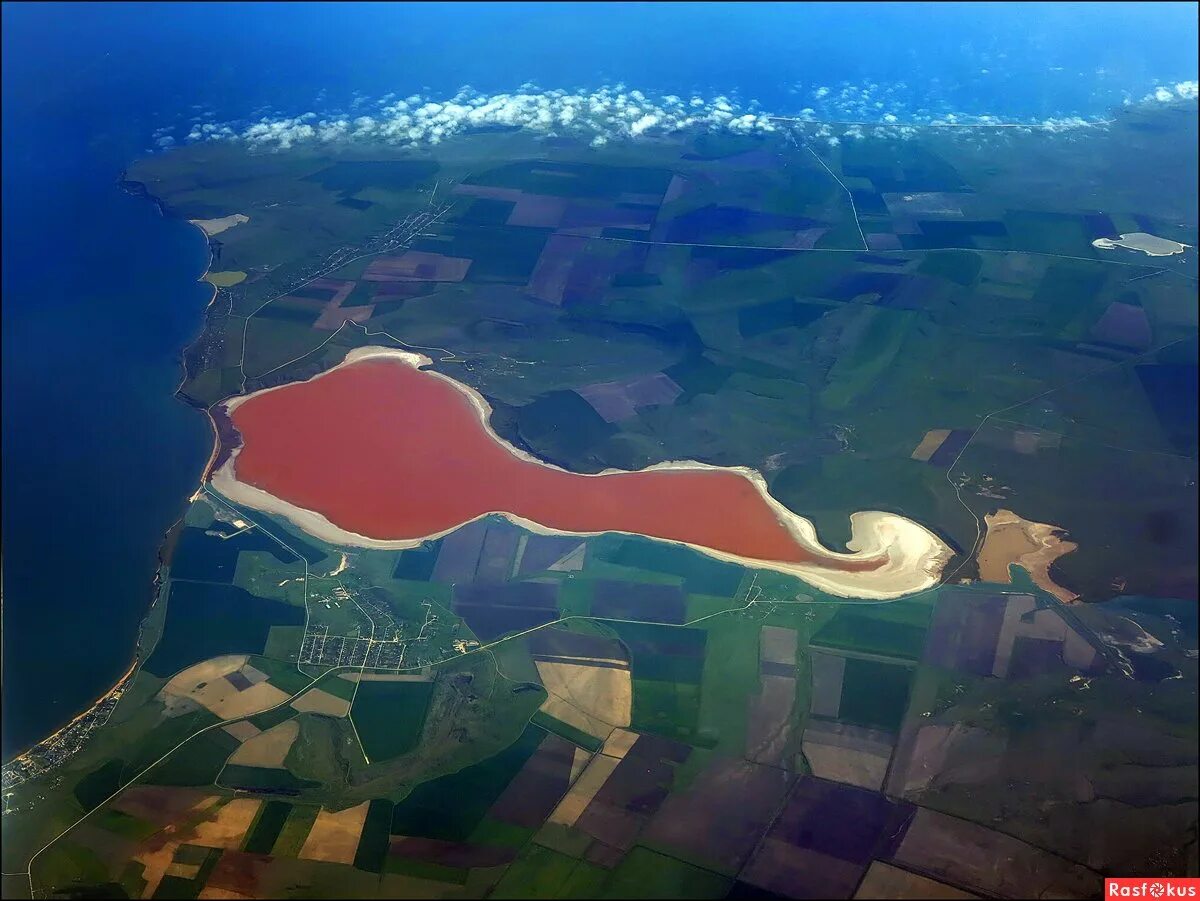 Бассейн красноперекопск. Озеро красное красноперекопск. озеро красное крым. красное озеро керчь. озеро красное крым пролетарка.