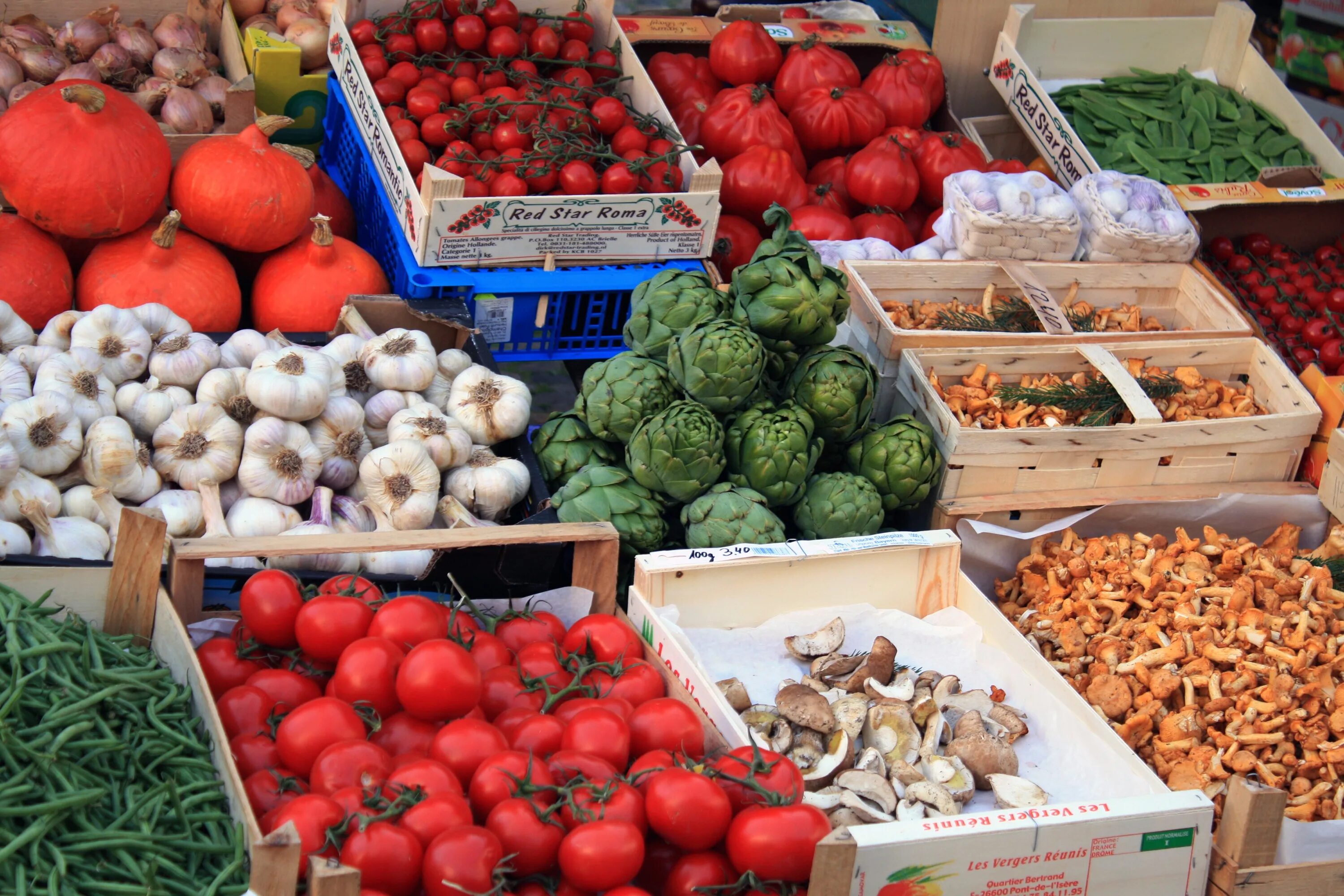 Овощной рынок. Овощи на рынке. Овощи и фрукты на рынке. Фруктовый рынок. Vegetables market