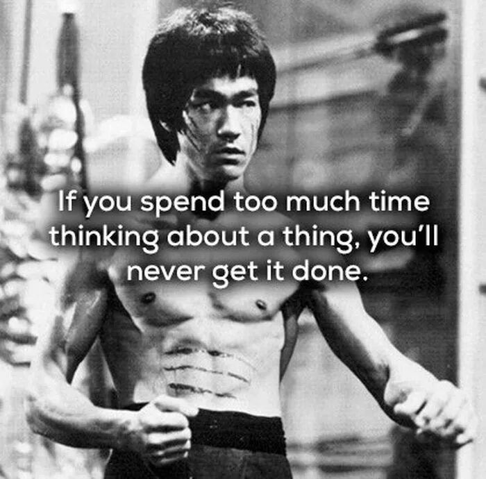 Quotes by Bruce Lee. Слова Брюса ли. Цитата Брюса ли про движение. Брюс ли цитаты про врага. Брюс слово