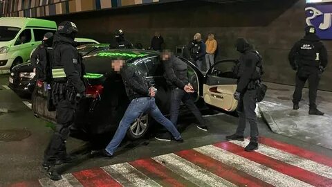 Бандит требующий денег