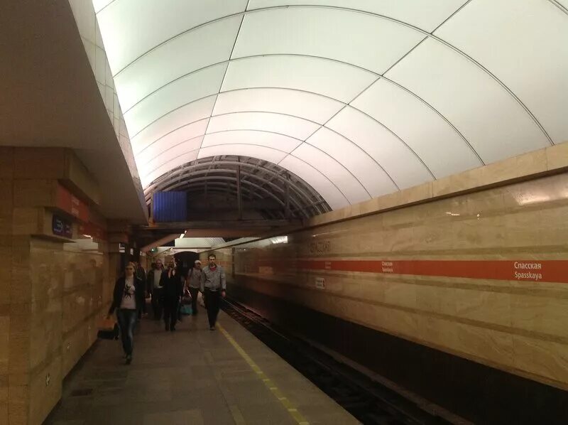 Станции петербургского метрополитена| спасская. Спасская метро спб. Спасская станция метро снаружи. Станция метро спасская спб. Садовая спасская сенная метро.