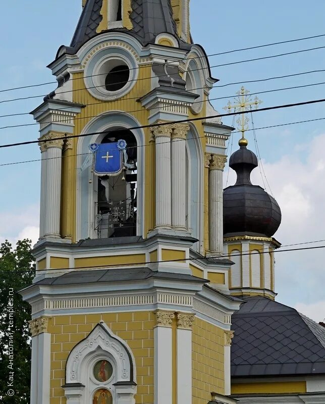 храм успения пресвятой богородицы в архангельском-тюрикове (москва). храм успения в архангельском-тюриково. усадьба архангельское-тюриково церковь. храм пресвятой богородицы дмитровское шоссе. храм архангела михаила в архангельском тюрикове.