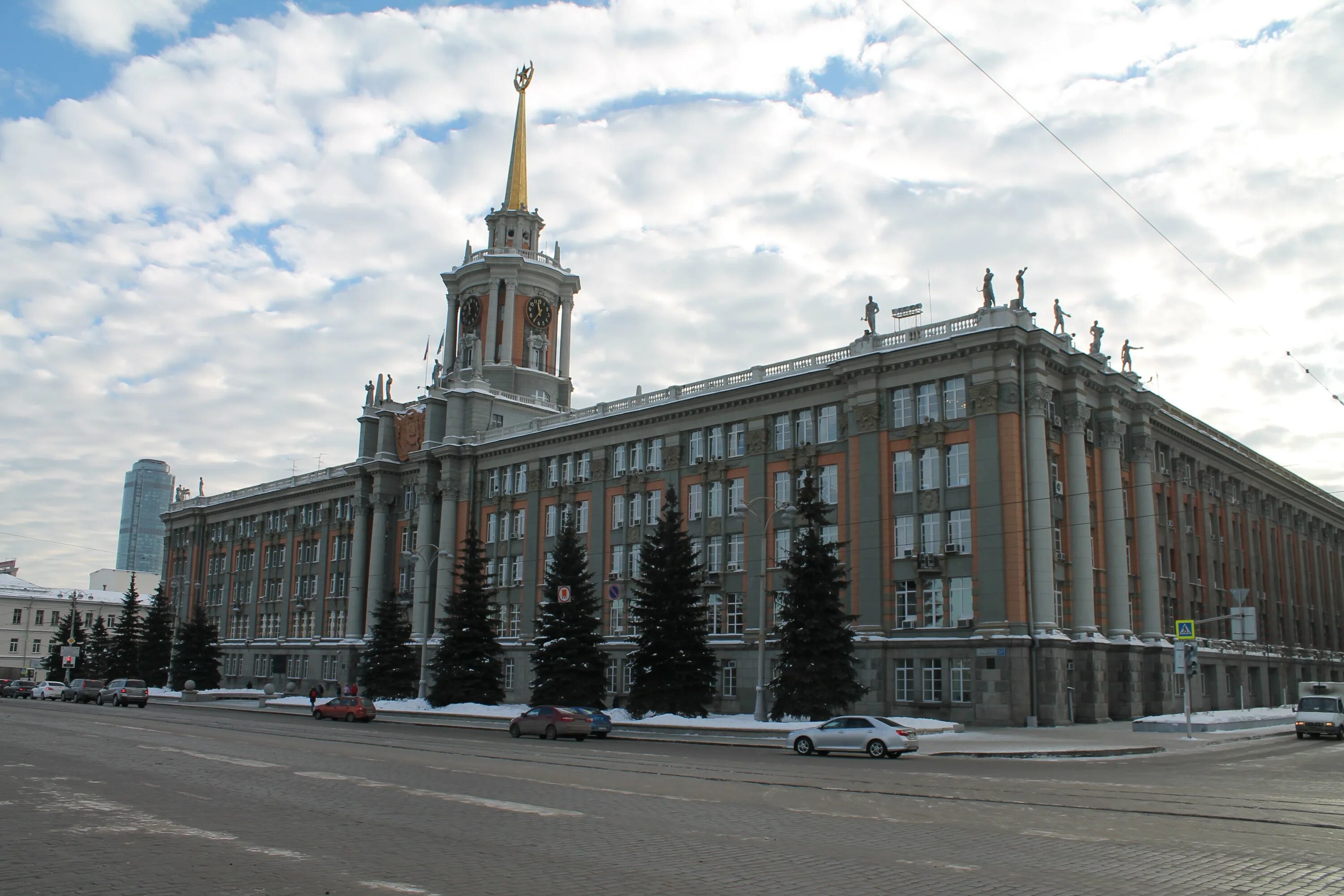 Ночной вид мэрия томска. Здание горсовета екатеринбург. Здание администрации екб площадь 1905. Екатеринбург площадь 1905 года администрация. Администрация екатеринбурга зимой.