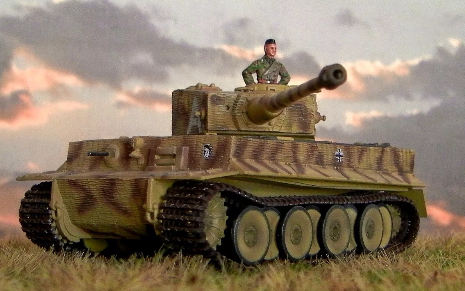 Тигр 2 1944. Тигр 1 1944. Tiger 1 газогенераторный. Броня Tiger 1. Тигр 1 год