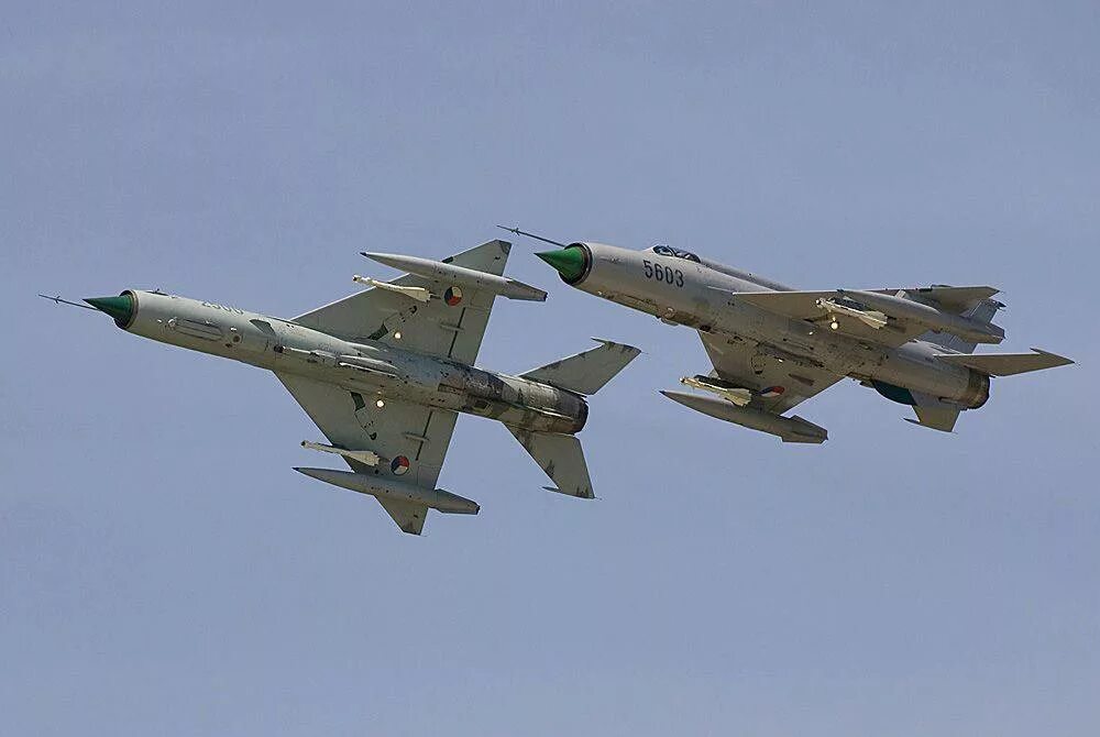 Ту-22м3 вкс рф. Птб як 130. Миг 21. Су-27 авиабаза бельбек. Авиа военное обозрение.