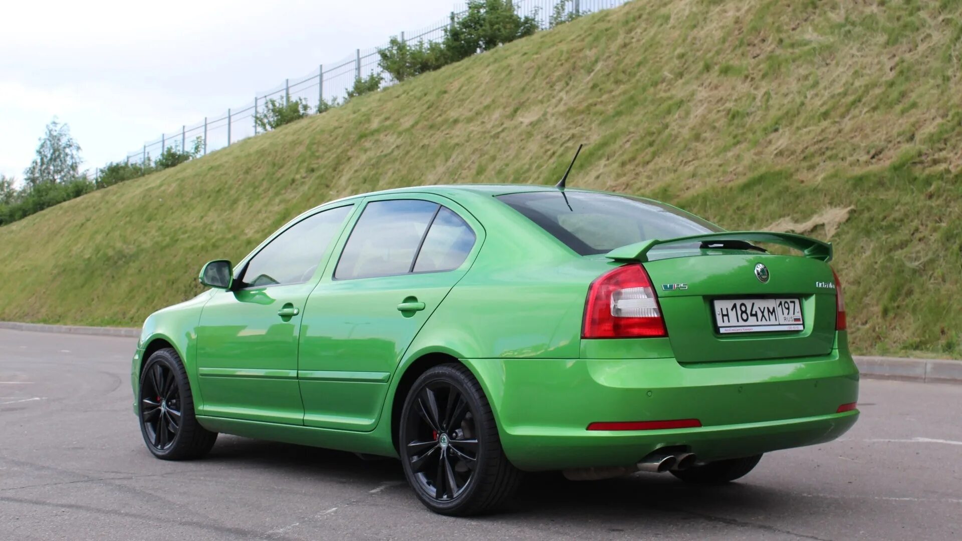 Шкода а5 какой год. Skoda Octavia a5 RS Green. Skoda Octavia a5 FL RS.