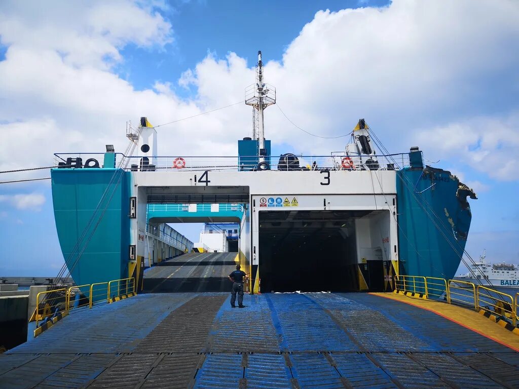 1609). паром типа ро-ро. контейнеровоз типа "ро-ро" "атлантик конвейер". твиндек ро-ро. ролкер ро ро.