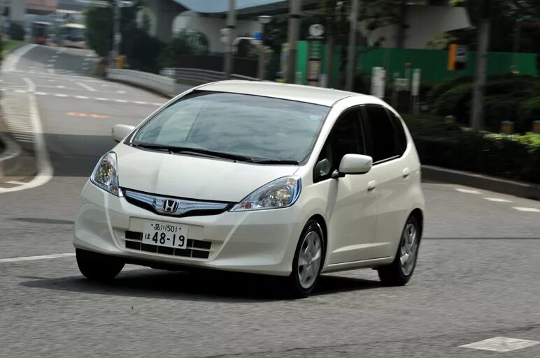 Хонда фит 3 поколения. Honda Fit 1.3. Хонда фит 2 поколение. Honda Fit 2001.