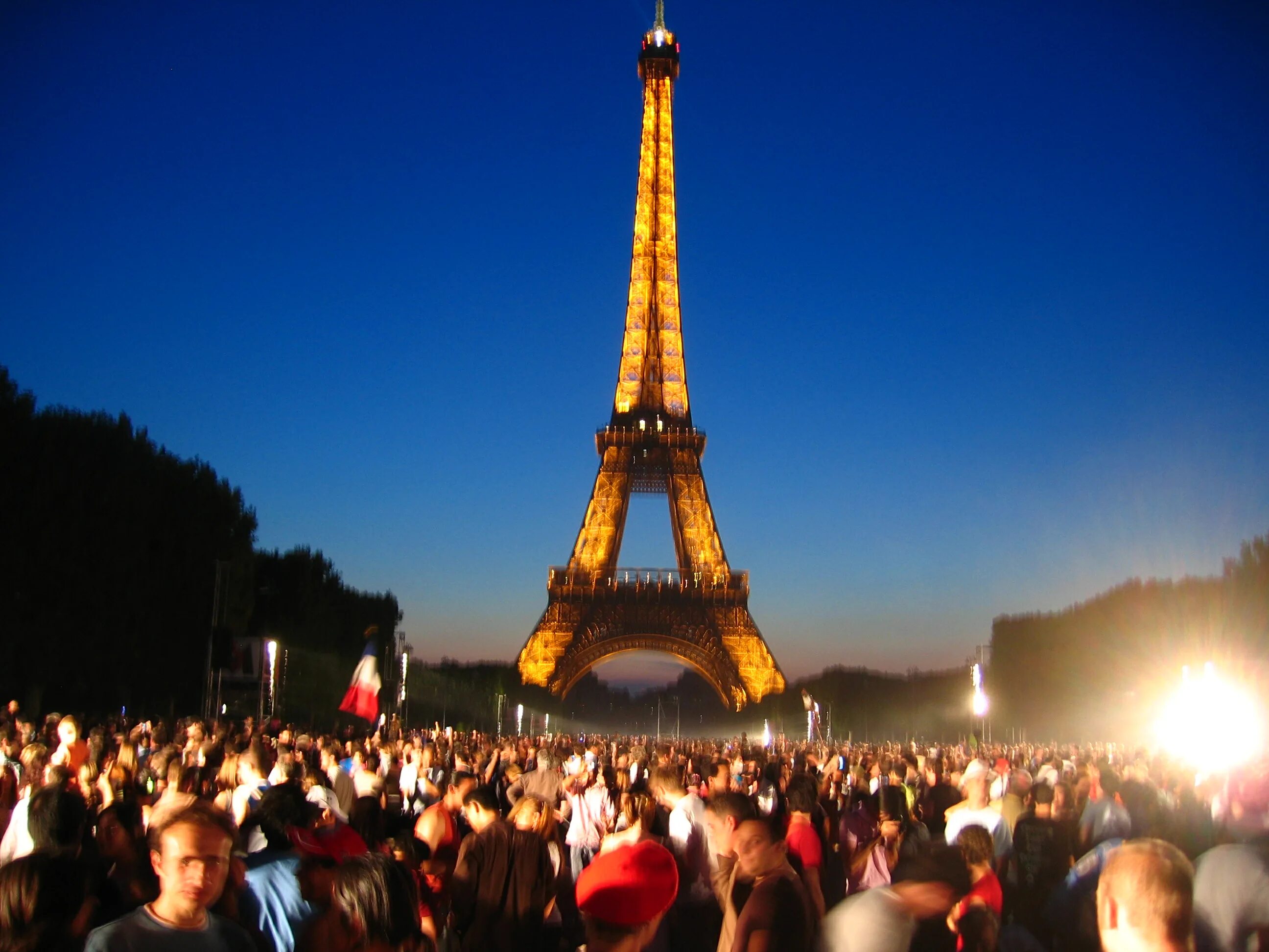 Bastille Day. День взятия Бастилии во Франции. Праздники во Франции. Народный праздник во Франции.