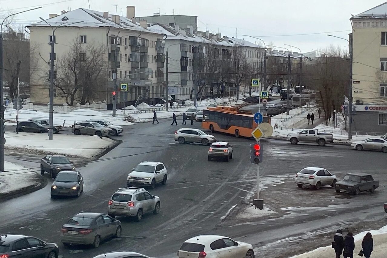 Рыбаковская Оренбург. Перекресток Победы и Рыбаковской Оренбург. Пробки в Оренбурге сейчас. Оренбург пр Победы камера.