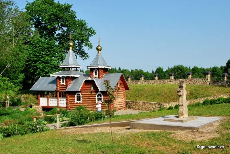 Каложицы источник Святого Пантелеймона. Источник Пантелеймона целителя Ленинградская область Каложицы. Святой Родник Пантелеймона Каложицы. Святой источник Святого Пантелеймона целителя. Источник святого пантелеймона