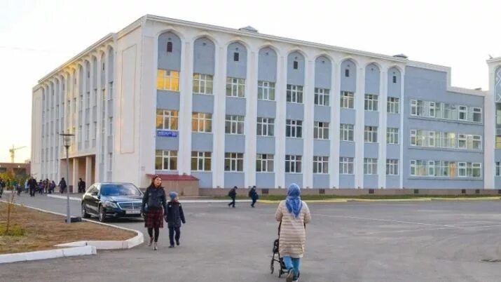 Гимназия 75 гагарина 26а. Гимназия 12 омск. Гимназия 75 казань. Казань 75 гимназия сейчас. Школа гимназия 75.