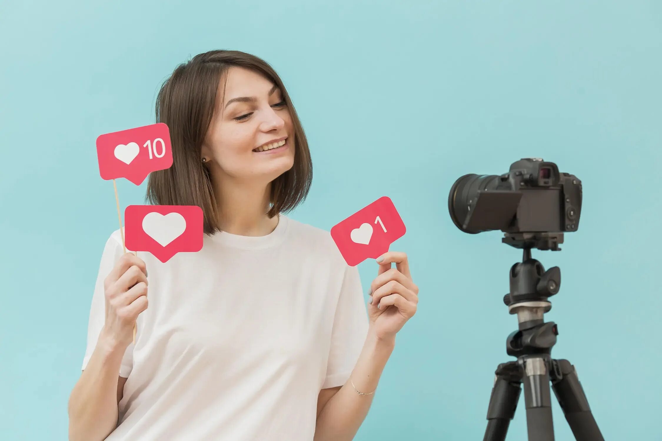 модель перед фотографом. блогеры которые снимают видео. камера для съемки влогов. профессиональный свет для блогеров. блогеры которые снимают видео.