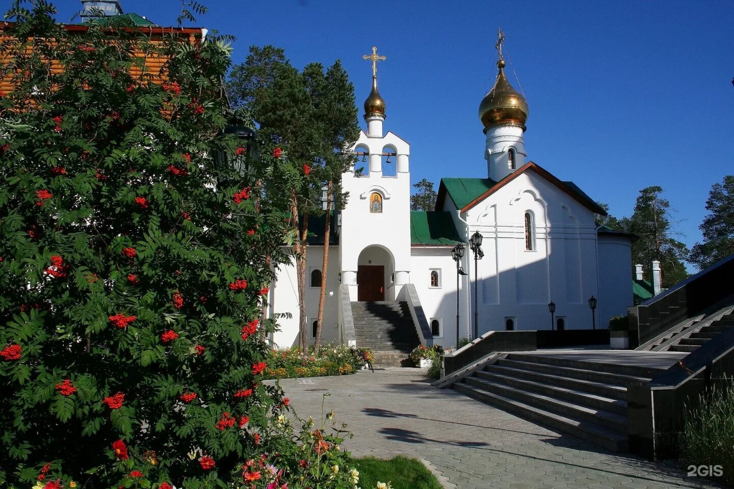 Когалым Церковь Успения Пресвятой Богородицы. Когалым подворье Пюхтицкого монастыря. Храмовый комплекс Великого Свято-Успенского монастыря Когалым. Когалым тюменский