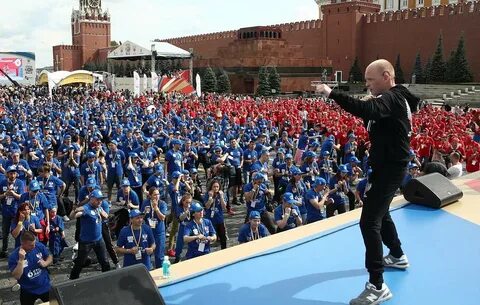 4000 человек