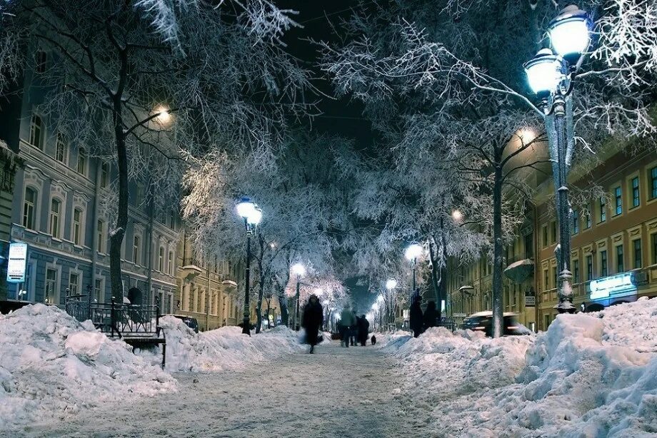 В зимнем сумраке бульвар