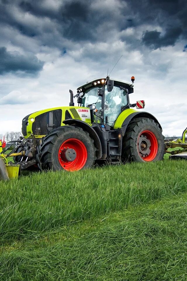 Трактор картинки. Axion 950. Сельхозтехника CLAAS. CLAAS Axion 980. CLAAS Axion 950 с прицепом.