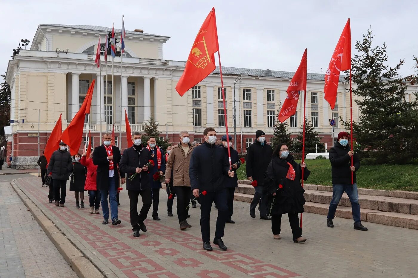 Революция орел. Кпрф орел. сайт кпрф орловской области. коммунистический орел. кпрф орел 2000 годы.
