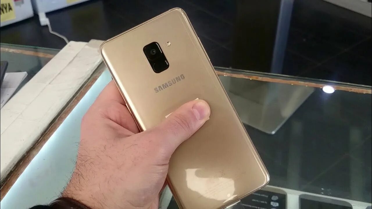 Galaxy a8 32. Samsung Galaxy a8 2018. Samsung a8 Gold. Самсунг галакси а8 2018 золотой. Samsung Galaxy a8+ 2018 Gold.