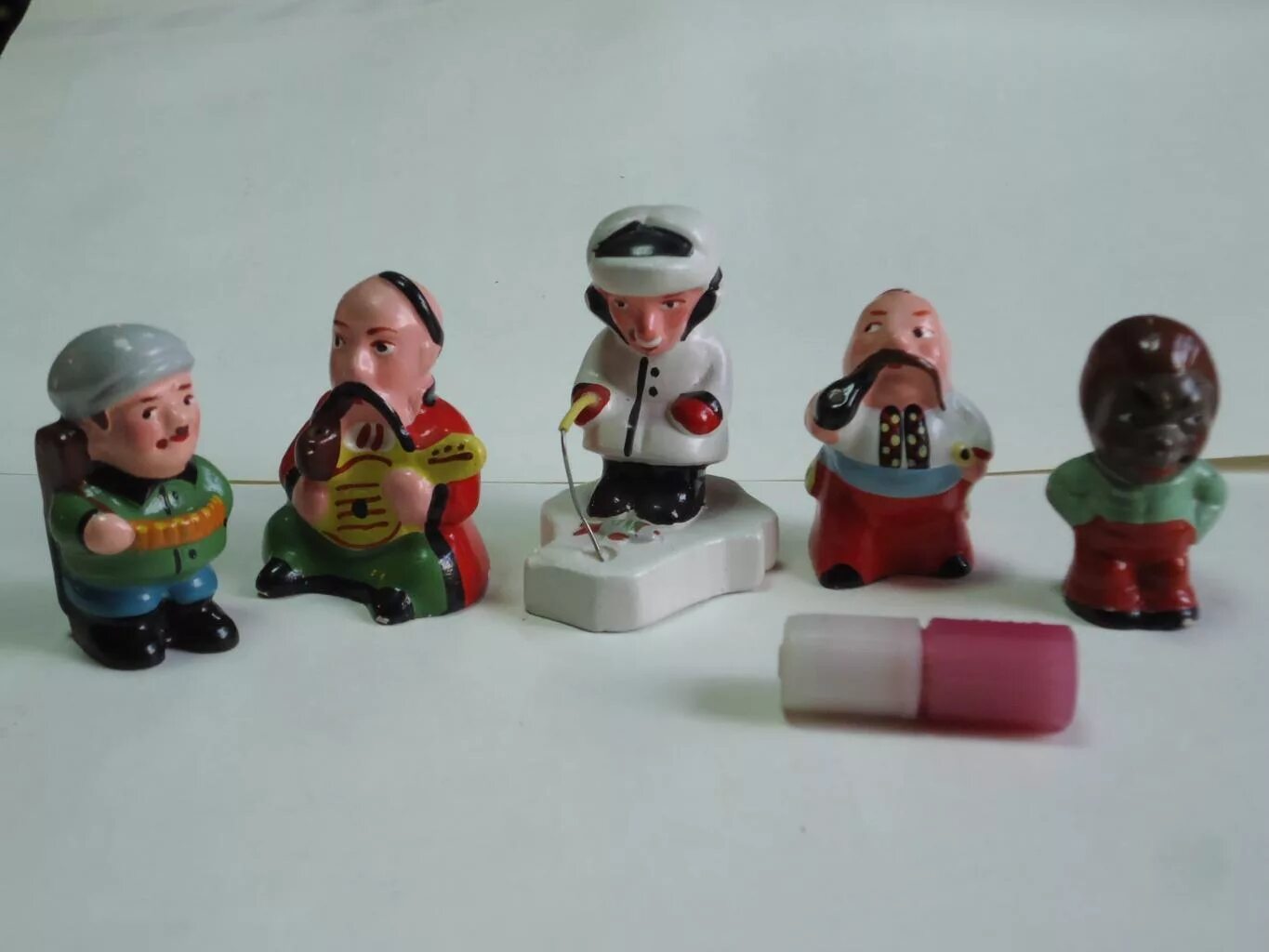 фигурки курильщиков ссср. курящие статуэтки. курящая фигурка. курящие статуэтки. советские статуэтки курильщики.