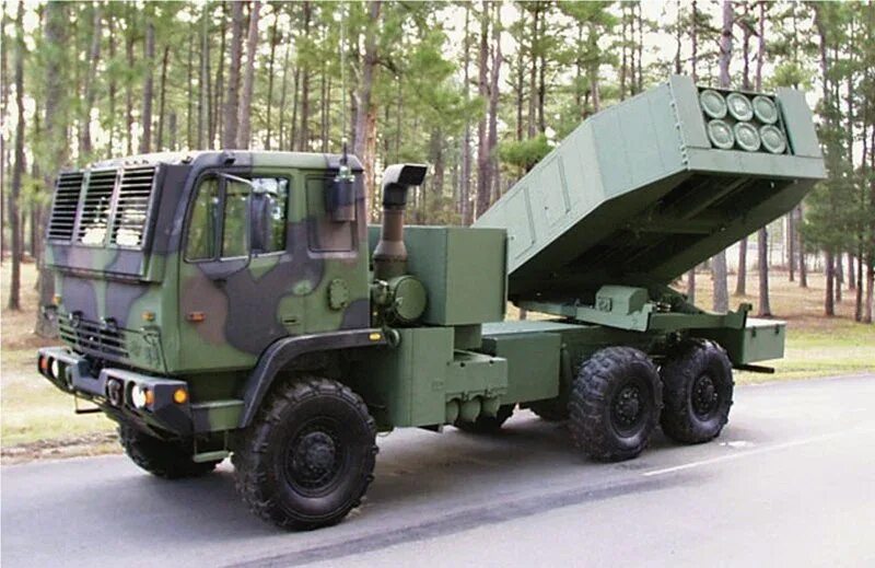 Установка хаймерс. М142 ХИМАРС РСЗО. РСЗО м142. HIMARS РСЗО м142 США. HIMARS реактивная система залпового огня.