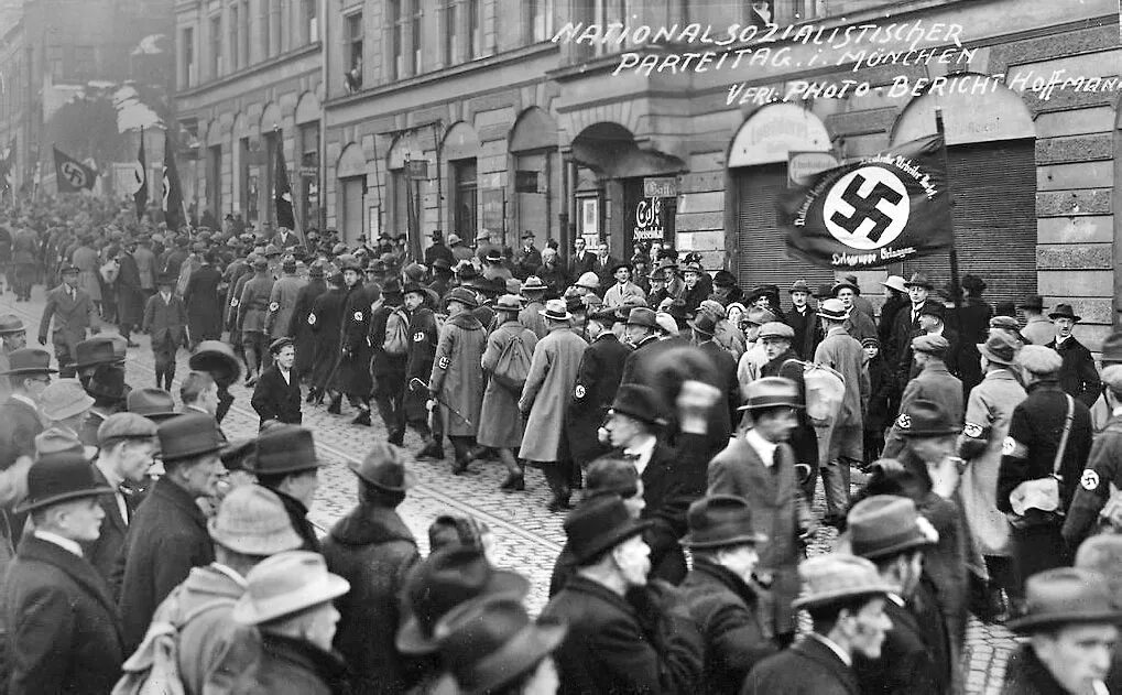 Что такое пивной путч. Пивной путч в мюнхене 1923. 1923 г. – пивной путч в мюнхене.. восстание в гамбурге 1923. hitler 1923.