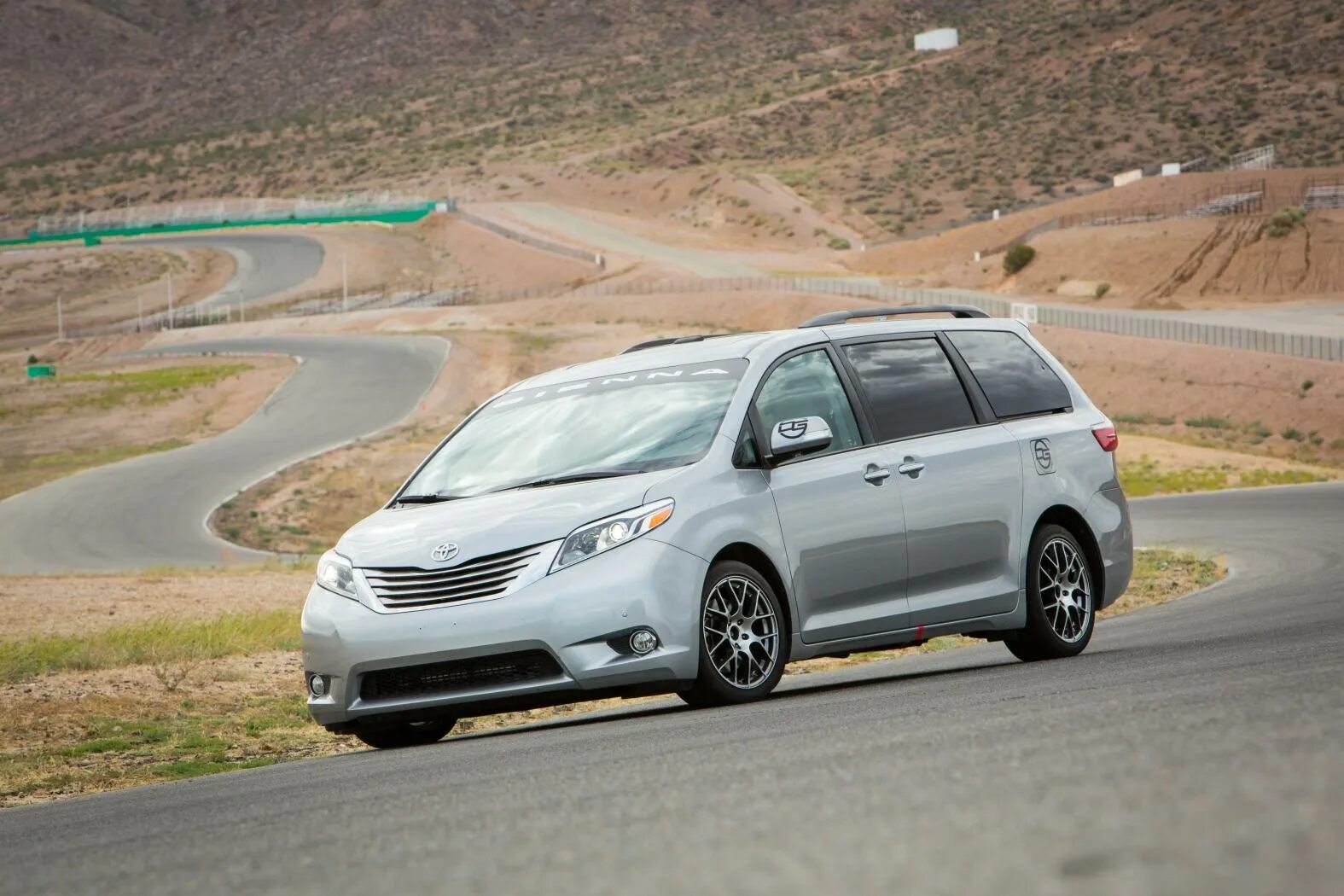 Toyota Sienna 2023. Toyota Sienna Hybrid 2023. Тойота Сиенна 2018 гибрид. Сиена 2023 Тойота Сиенна. Тойота сена 2024